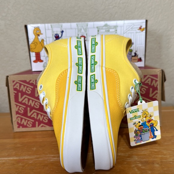 Vans Authentic Sesame Street Yellow women’s size 6 or men’s size 4.5 - Picture 5 of 10